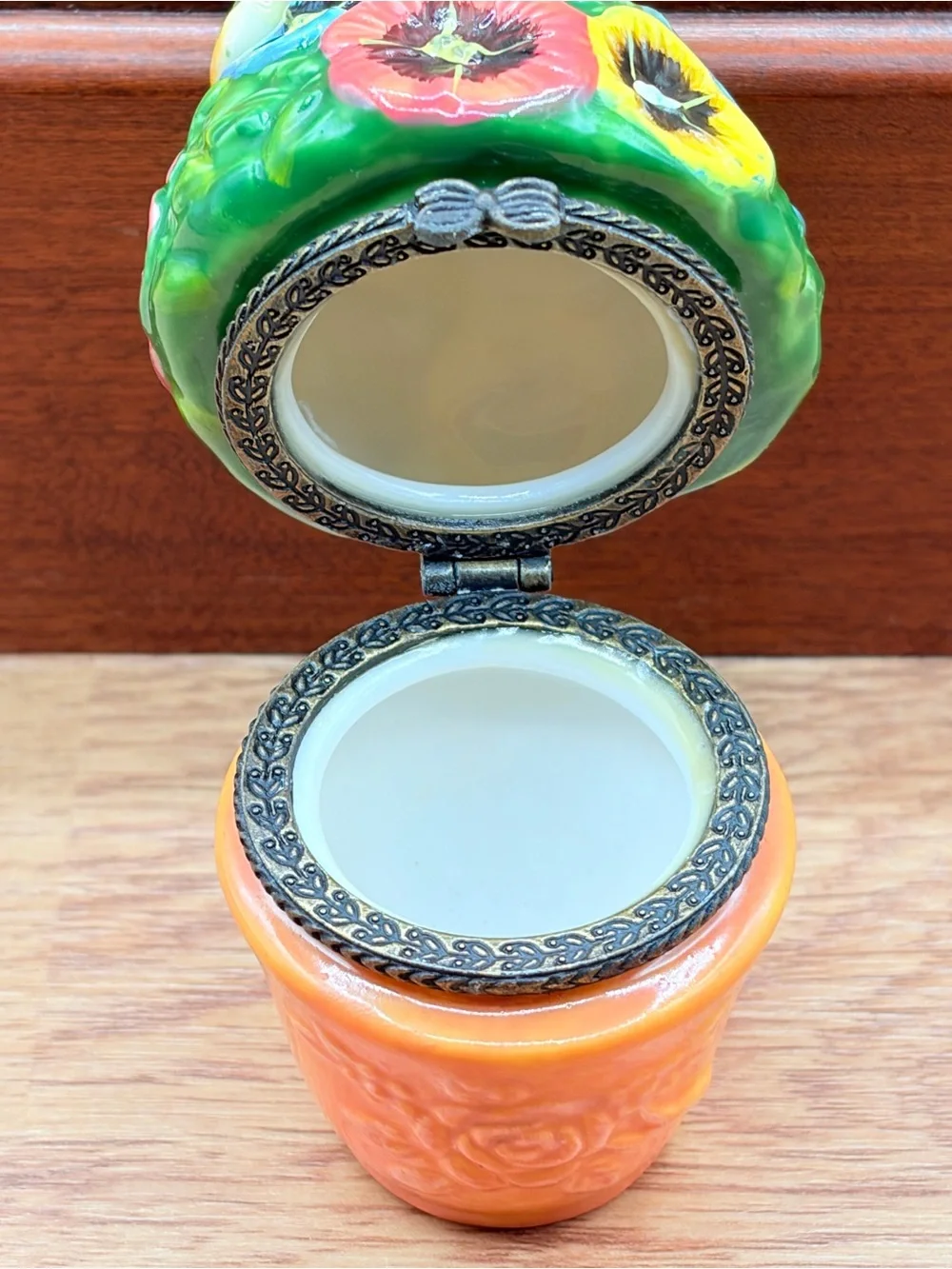 Vintage Hand Painted Pansies Flower Pot With Hummingbird Hinge Lid Trinket Box 1